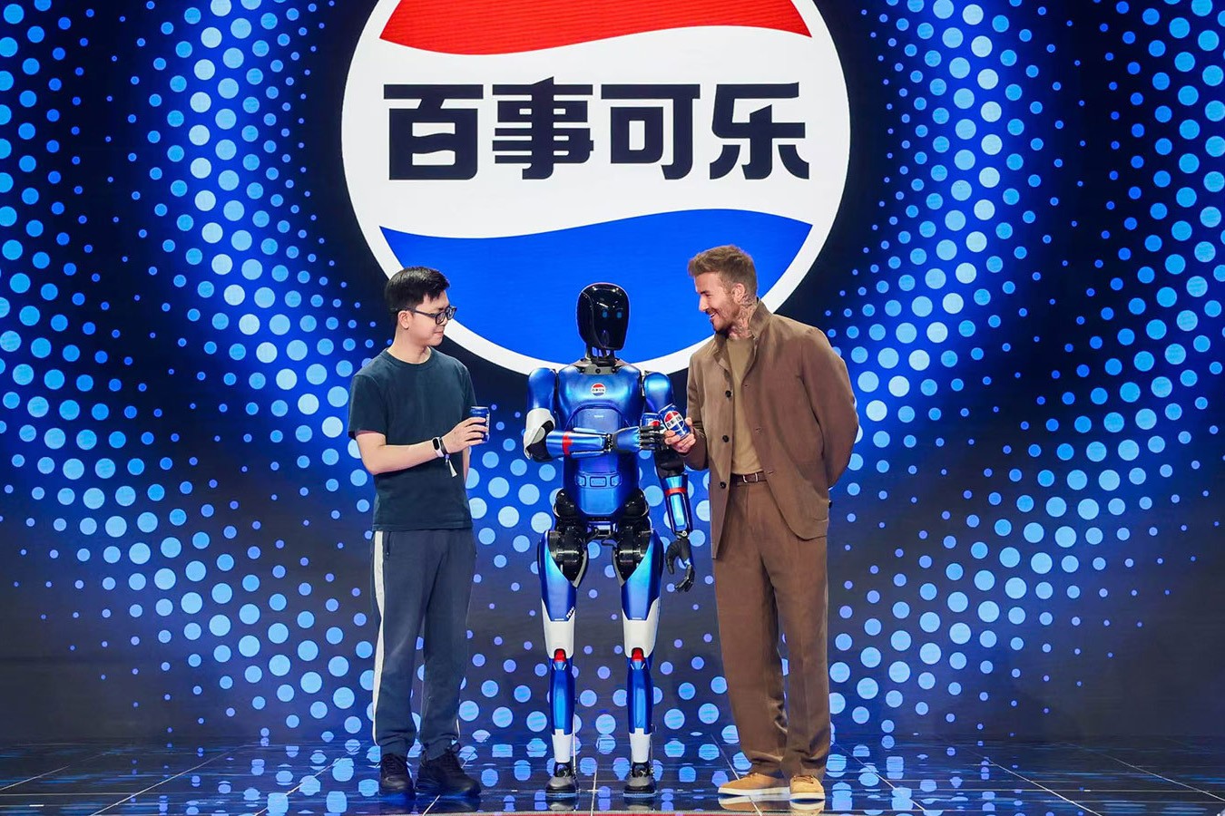 bb贝博中国官网机器人携手百事中国共创“百事蓝宝” 共燃渴望新章